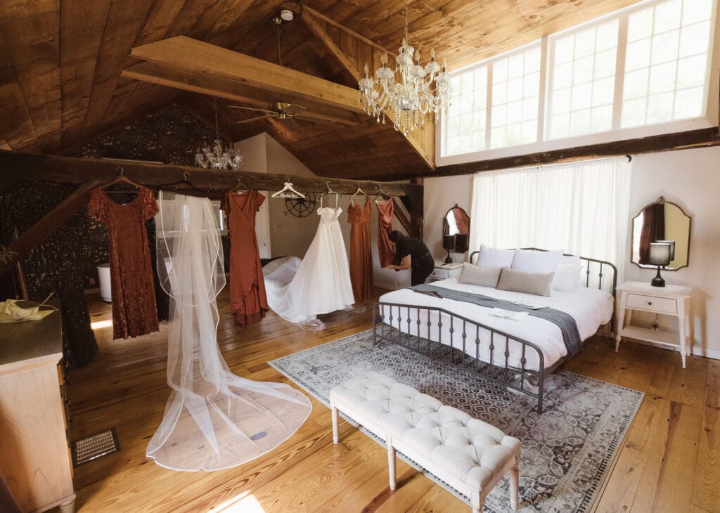 bridal-suite-getting-ready-at-inn-at-millrace-pond-nj