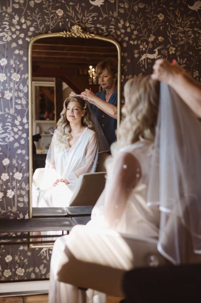 bridal-prep-getting-ready-photos-by-suess-moments-photography