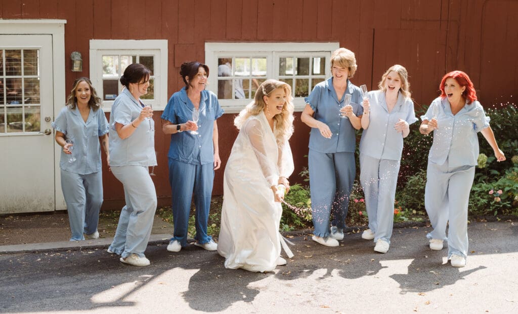 champagne-pop-bridal-party