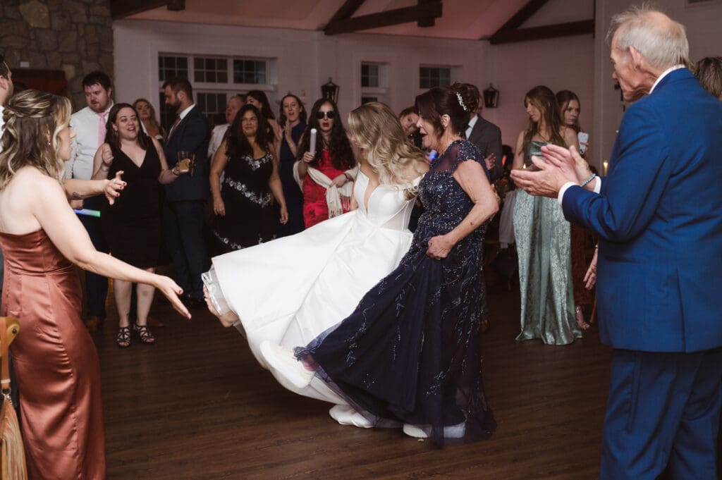 inn-at-millrace-pond-wedding-photos-by-suess-moments-photography-nj