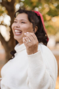 liberty-state-park-fall-season-engagement-photos-by-suess-moments