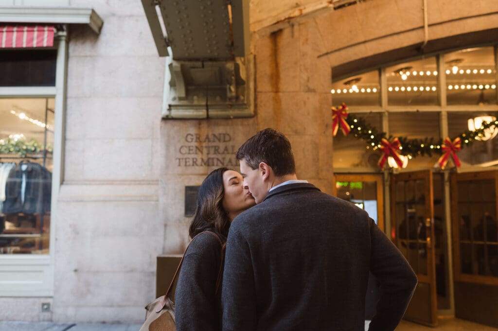 grand-central-terminal-engagement-photos-by-suess-moments-nj-wedding-photographer