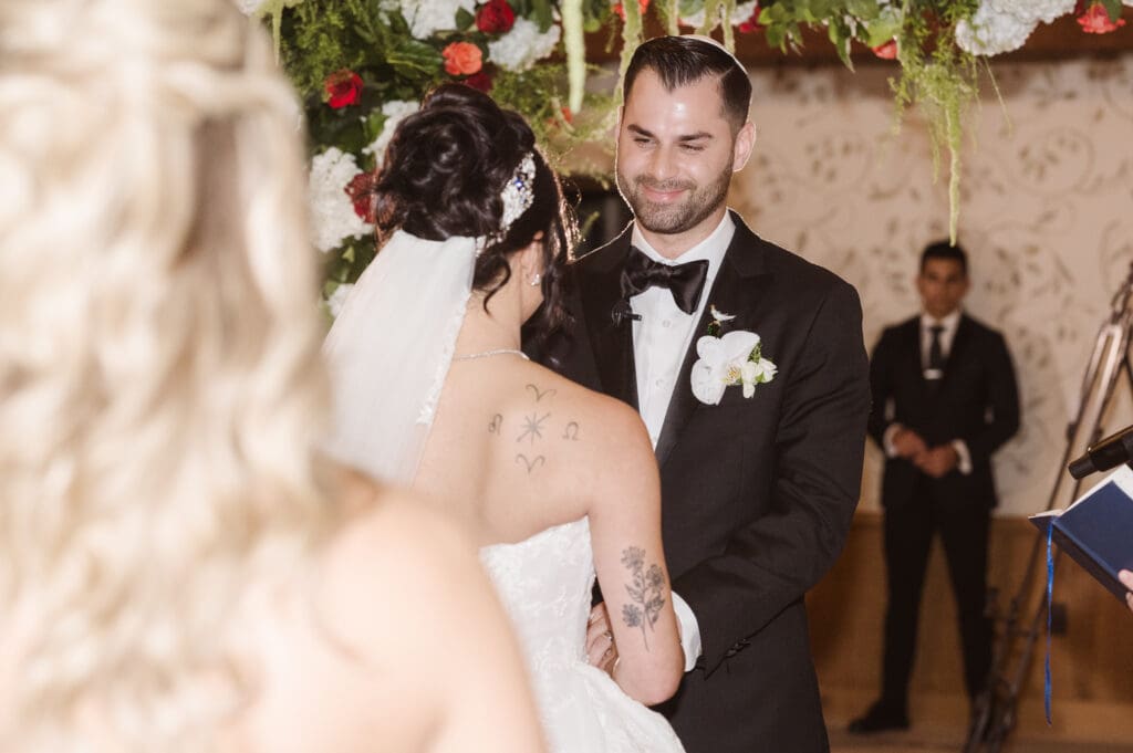ceremony-pleasantdale-chateau-nj-wedding-photos-by-photographer-suess-moments
