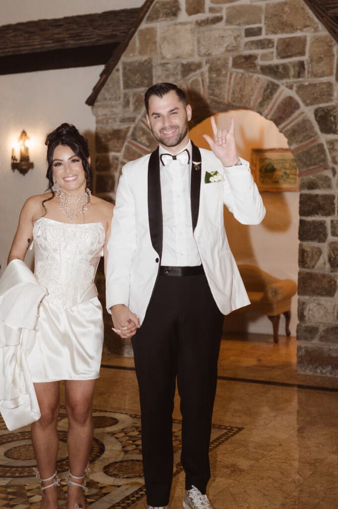 outfit-change-pleasantdale-chateau-nj-wedding-photos-by-photographer-suess-moments