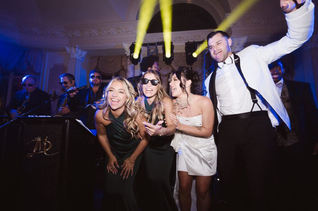 fun-at-pleasantdale-chateau-nj-wedding-photos-by-photographer-suess-moments