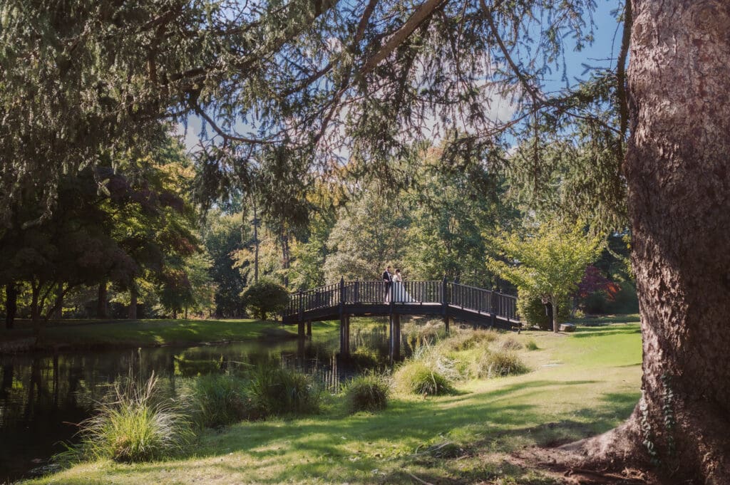 bridge-wedding-photo-pleasantdale-chateau-nj-wedding-photos-by-photographer-suess-moments