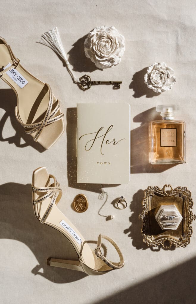 flat-lay-wedding-detail-photo