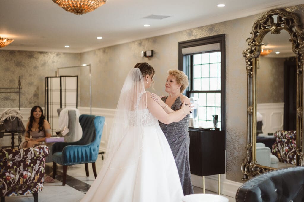 getting-ready-bridal-suite-the-park-loft-nj-wedding-photo-by-suess-moments-photography