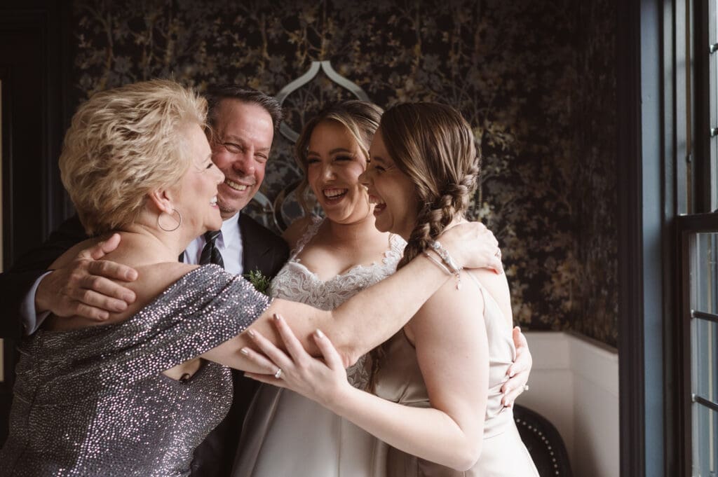 first-look-with-dad-on-wedding-day