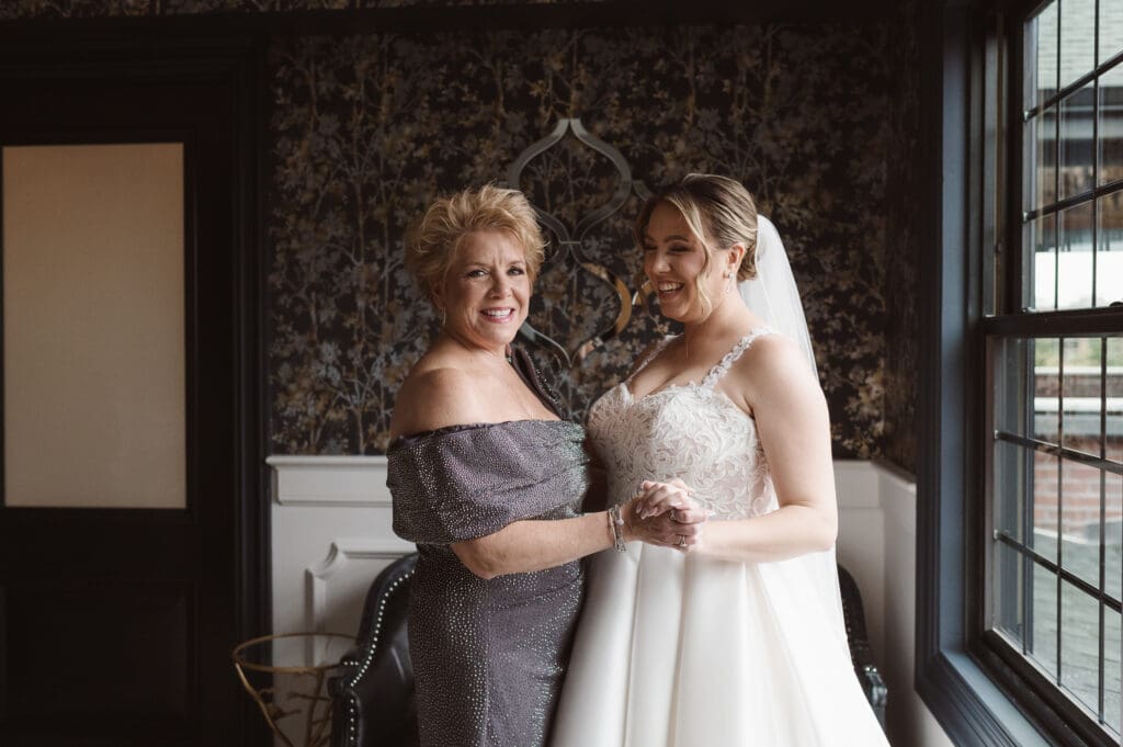 getting-ready-bridal-suite-the-park-loft-nj-wedding-photo-by-suess-moments-photography