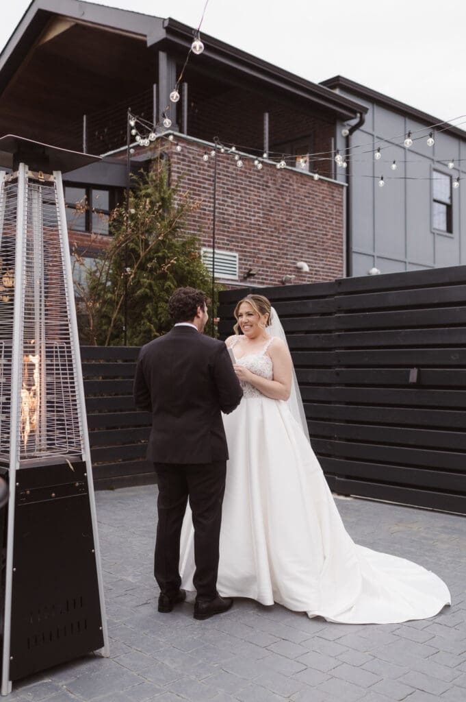 first-look-winter-wedding-photos-at-the-park-loft-nj-by-suess-moments-photography