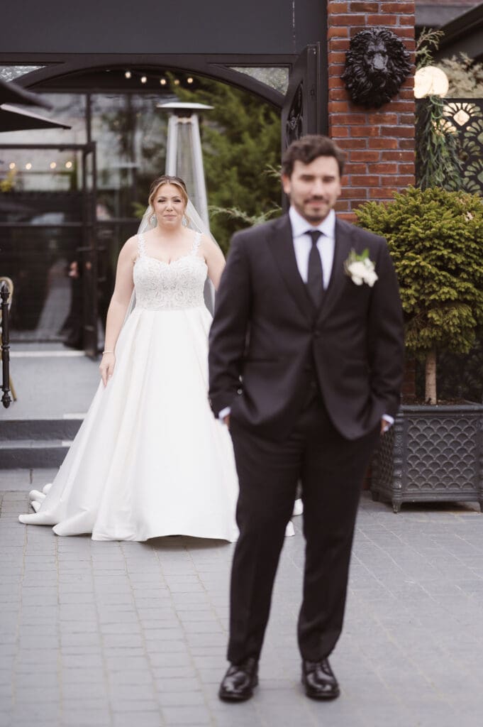 first-look-winter-wedding-photos-at-the-park-loft-nj-by-suess-moments-photography