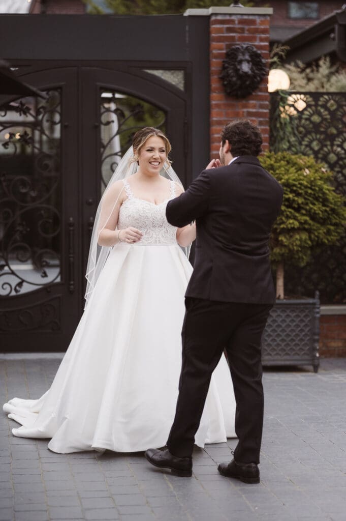 winter-wedding-photos-at-the-park-loft-nj-by-suess-moments-photography