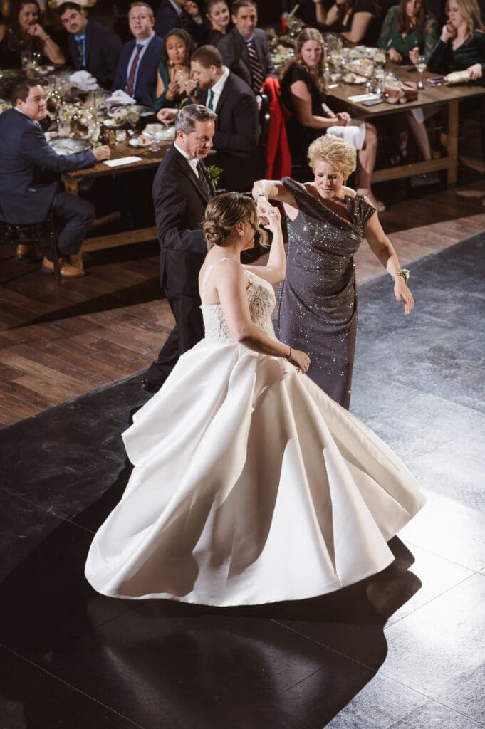 winter-wedding-photos-at-the-park-loft-nj-by-suess-moments-photography