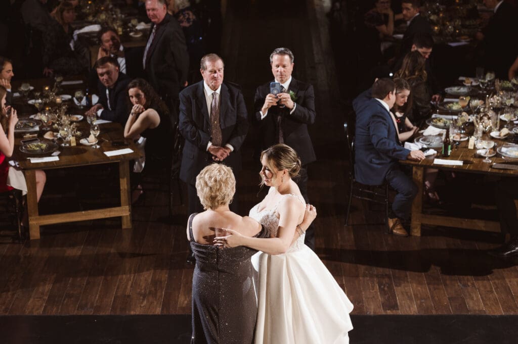 winter-wedding-photos-at-the-park-loft-nj-by-suess-moments-photography