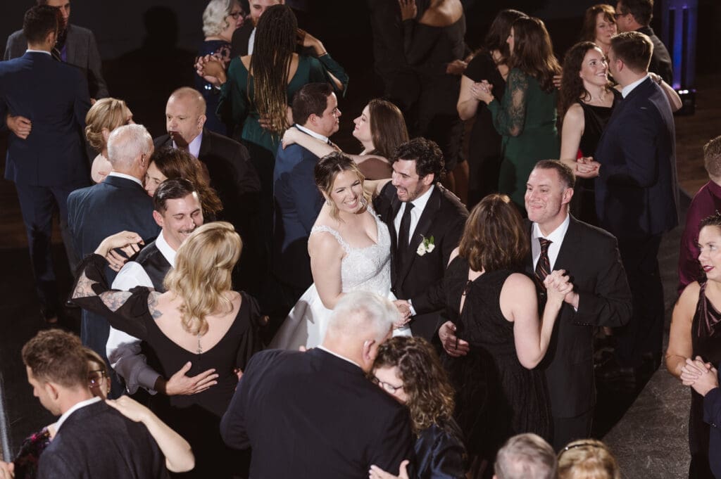 winter-wedding-photos-at-the-park-loft-nj-by-suess-moments-photography