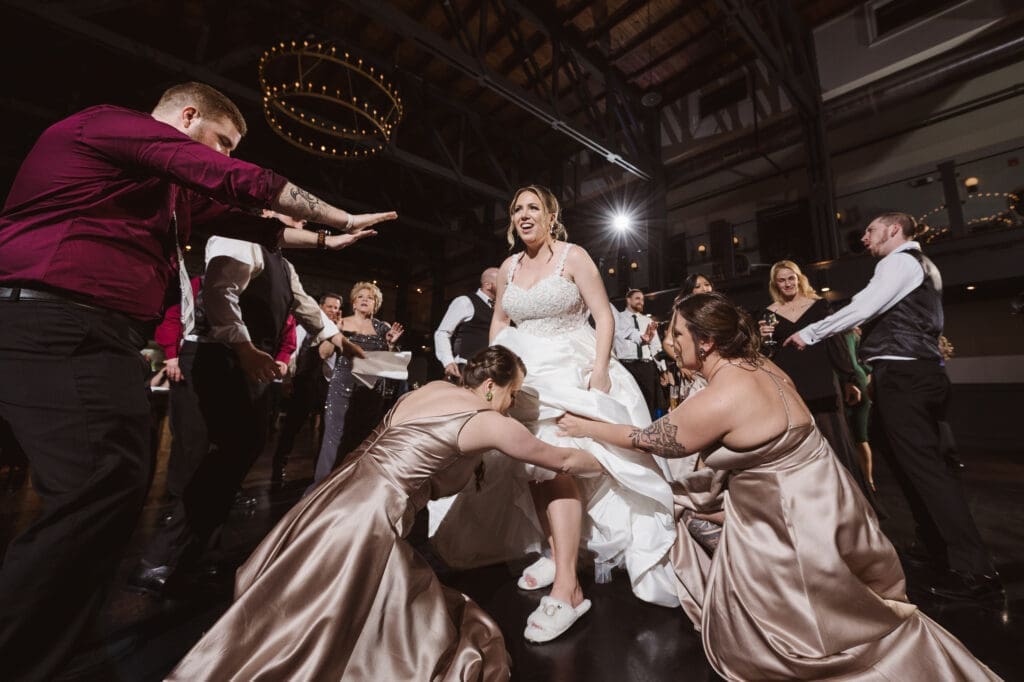 winter-wedding-photos-at-the-park-loft-nj-by-suess-moments-photography