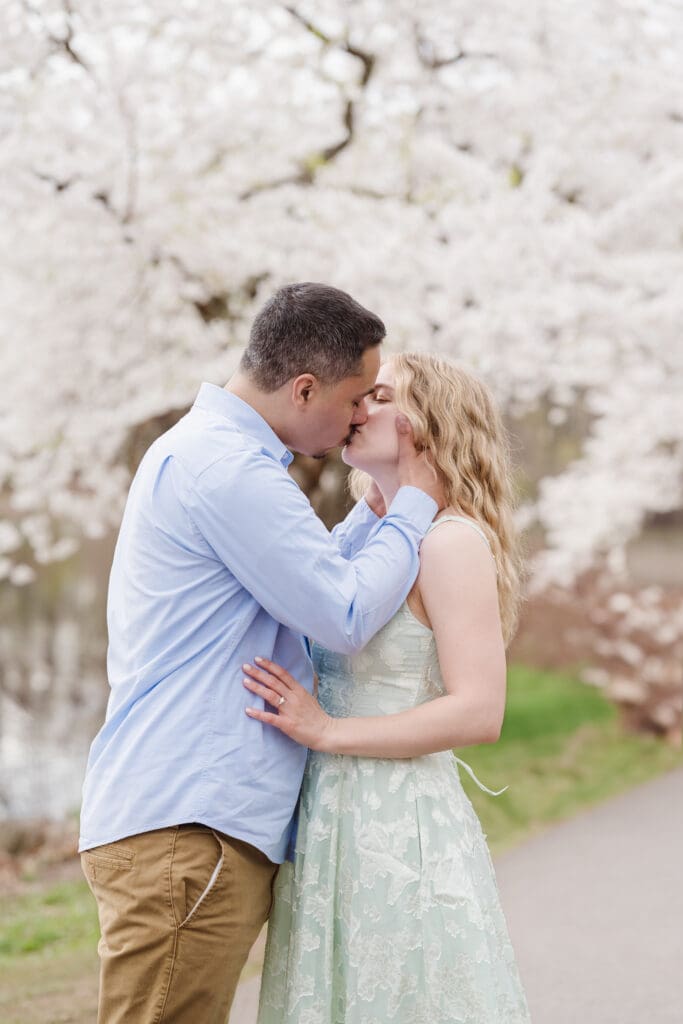 romantic-kiss-engagement-photo-pose