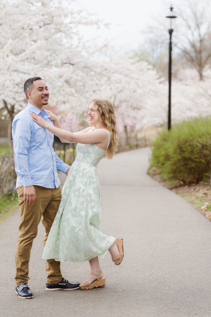 laughing-couple-candid-by-suess-moments-nj-photographer