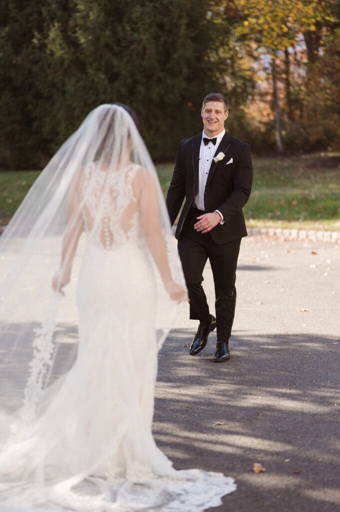 first-look-wedding-photos-at-the-palace-at-somerset-park-nj-by-suess-moments-photography