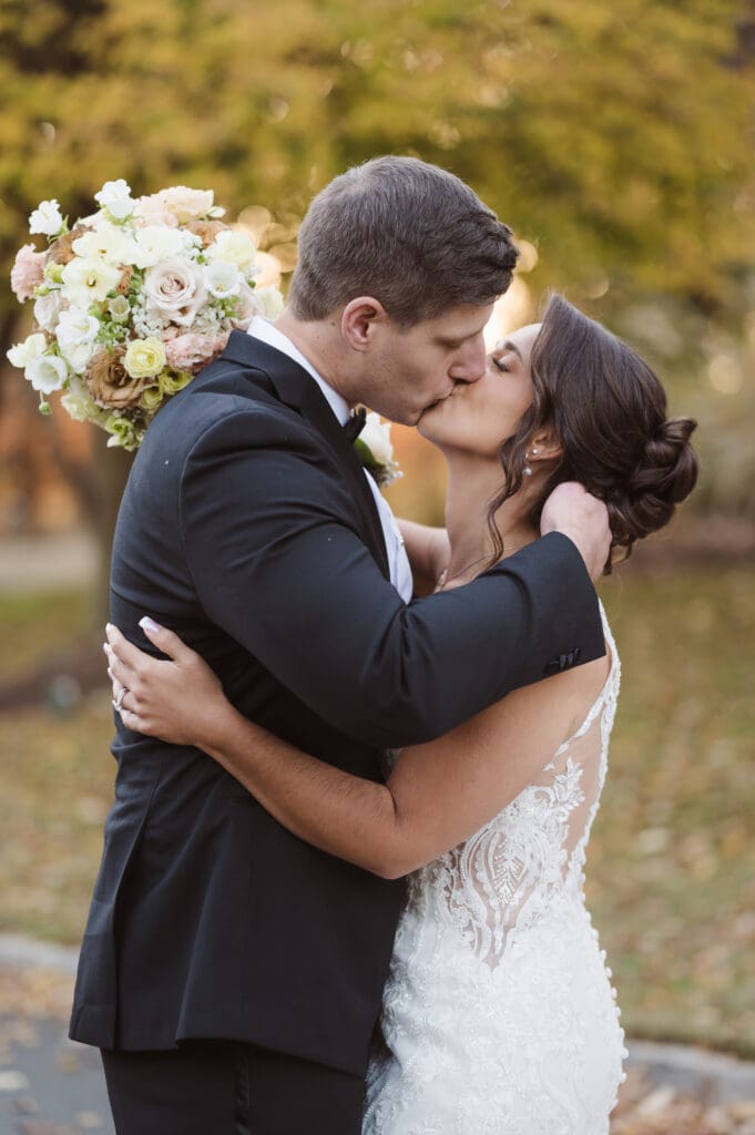 golden-hour-wedding-photos-at-the-palace-at-somerset-park-nj-by-suess-moments-photography