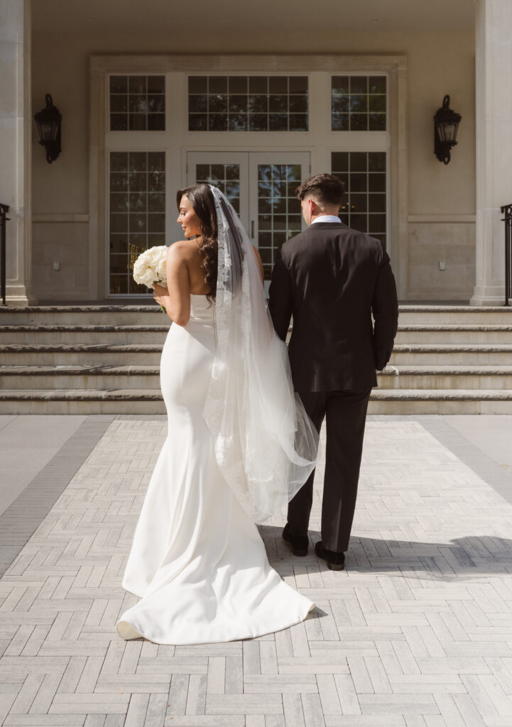 outdoor wedding photos at the estate at florentine gardens nj by suess moments photography