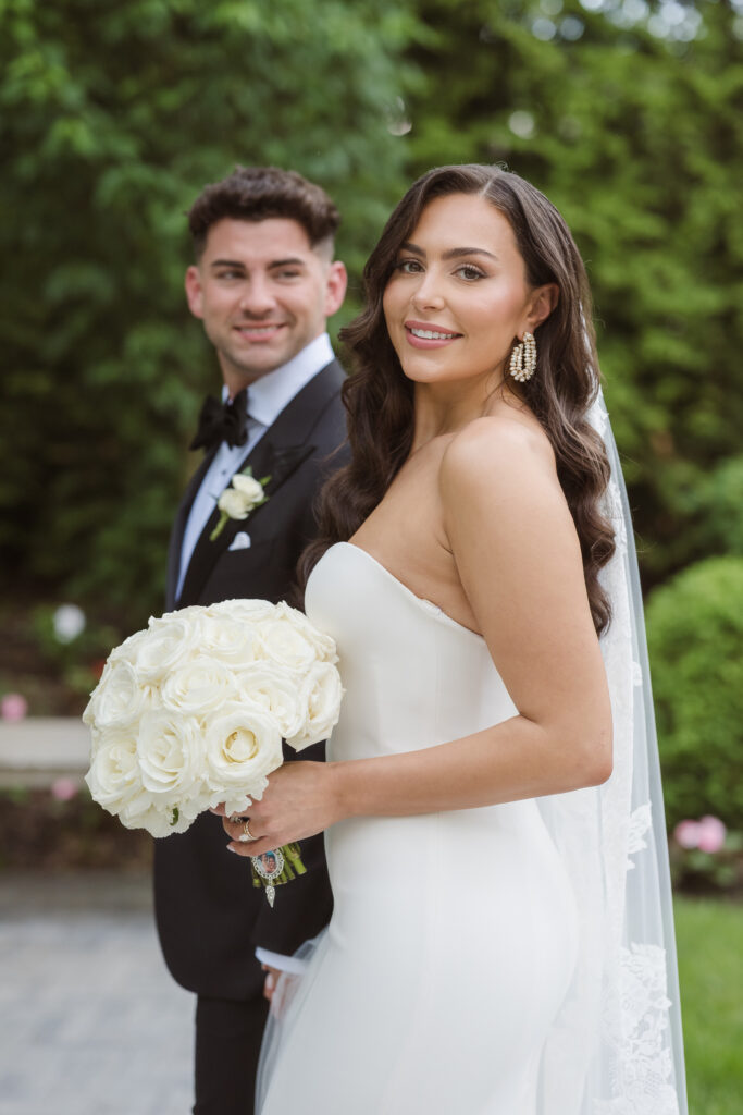 outdoor wedding photos at the estate at florentine gardens nj by suess moments photography