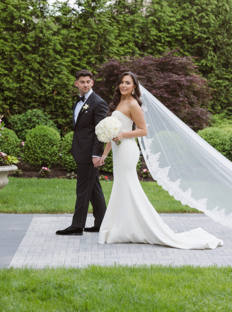 outdoor wedding photos at the estate at florentine gardens nj by suess moments photography