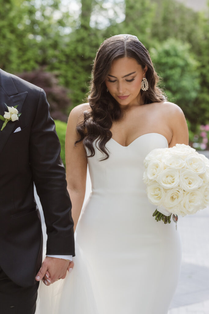 outdoor wedding photos at the estate at florentine gardens nj by suess moments photography