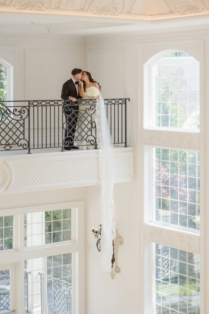 royal cathedral veil bride and groom wedding photo at the estate at florentine gardens by suess moments