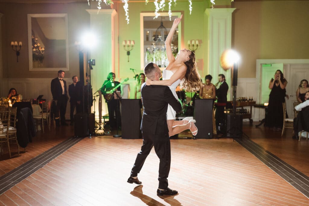 wedding photos at the ryland inn nj by photographer suess moments