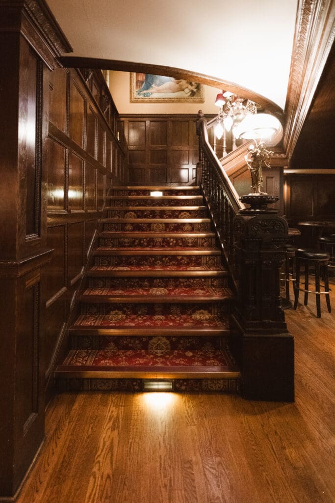 where to take photos at madison hotel bar rods steakhouse