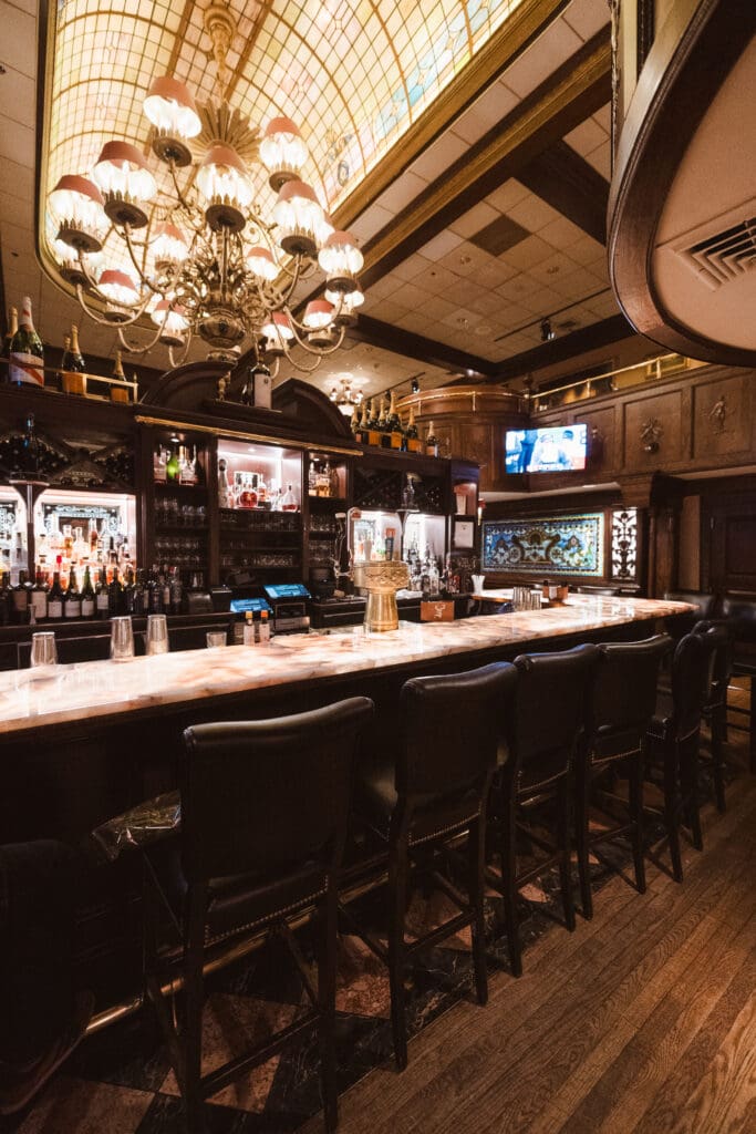 where to take photos at madison hotel bar rods steakhouse