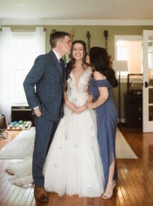 parents kissing the bride