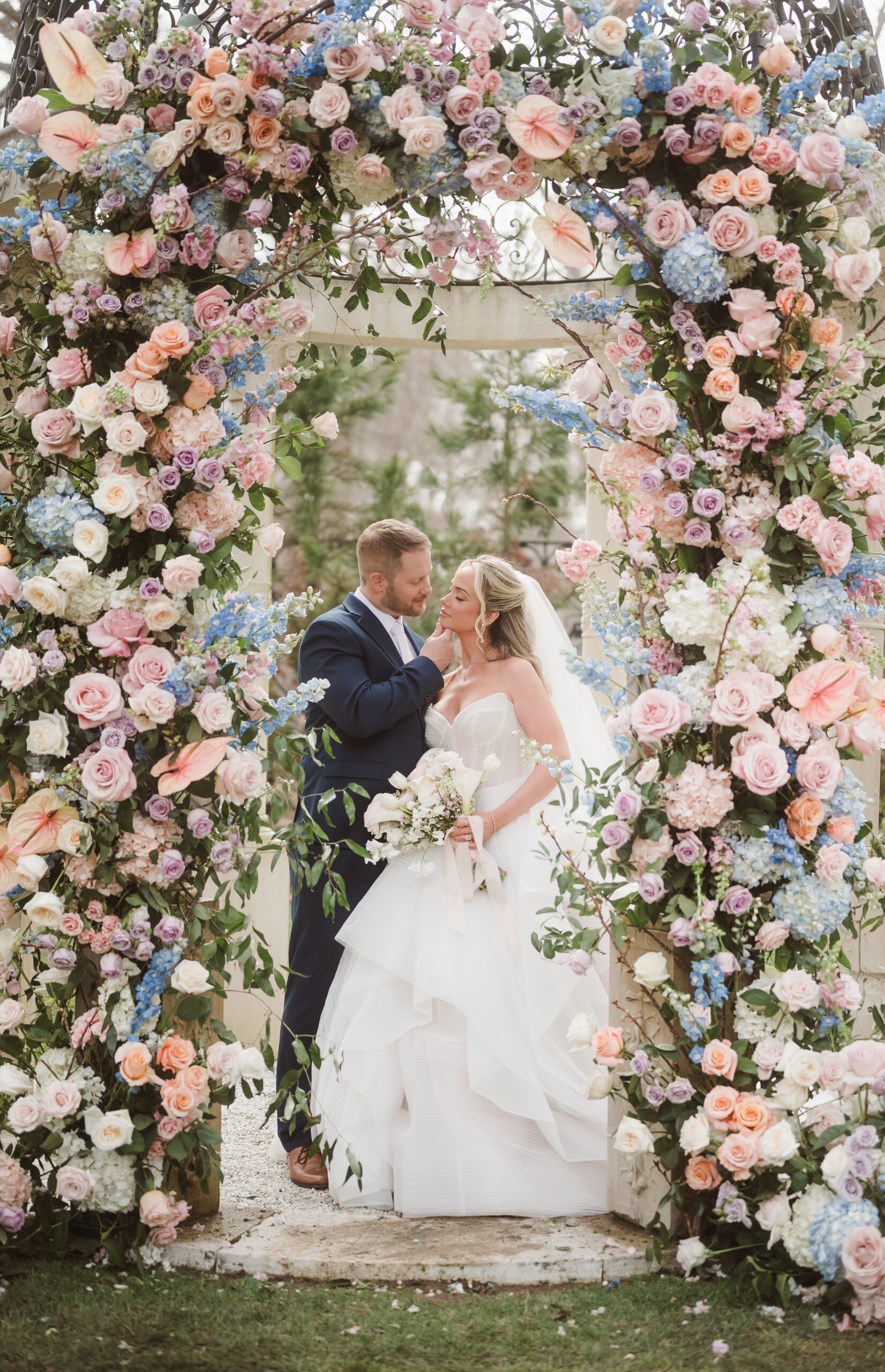 Dreamy romantic wedding photos by Suess Moments at Jasna Polana NJ - florals by Laurelwood floral Designs in New Jersey