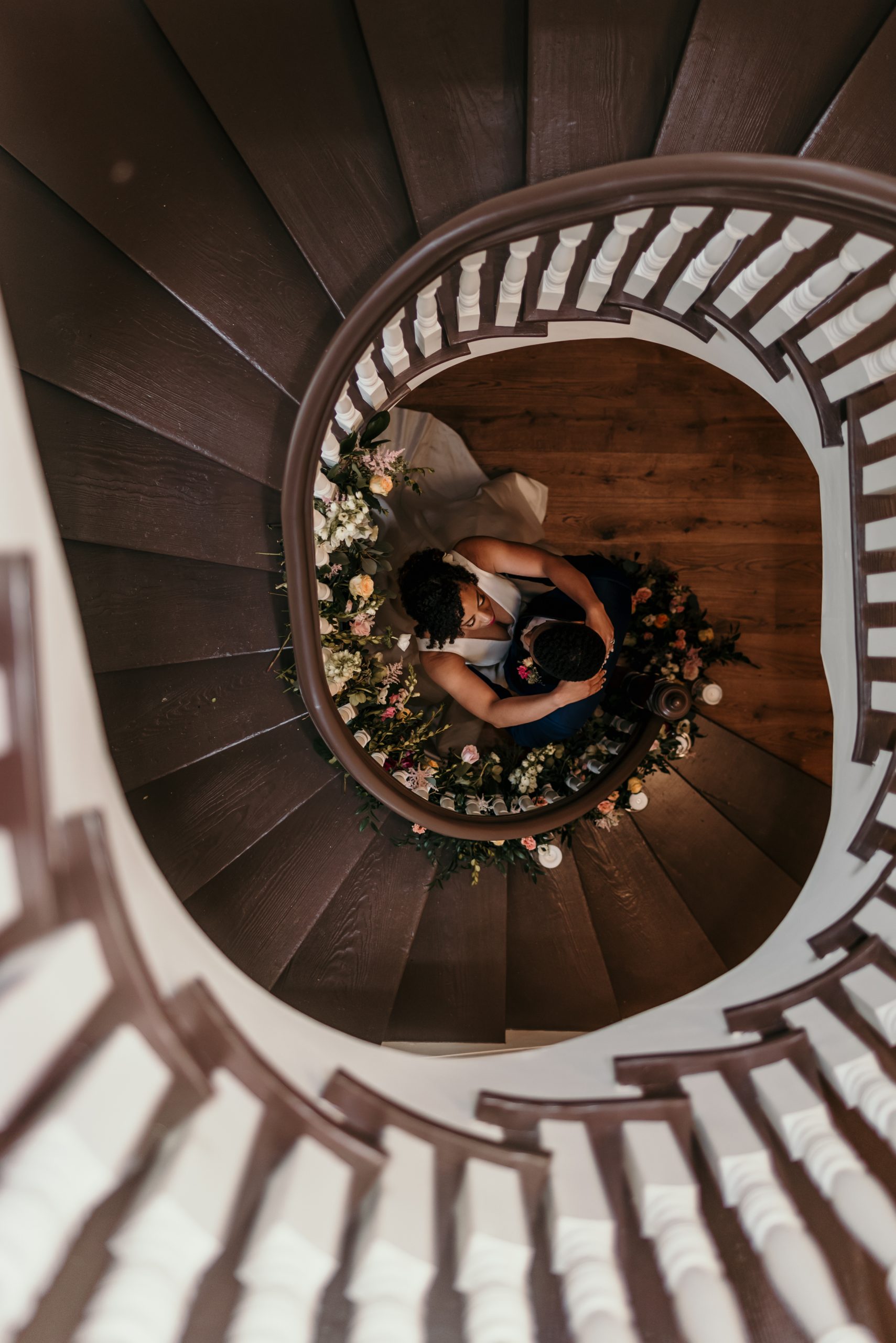 abbey-inn-and-spa-spiral-staircase-suessmoments-photography