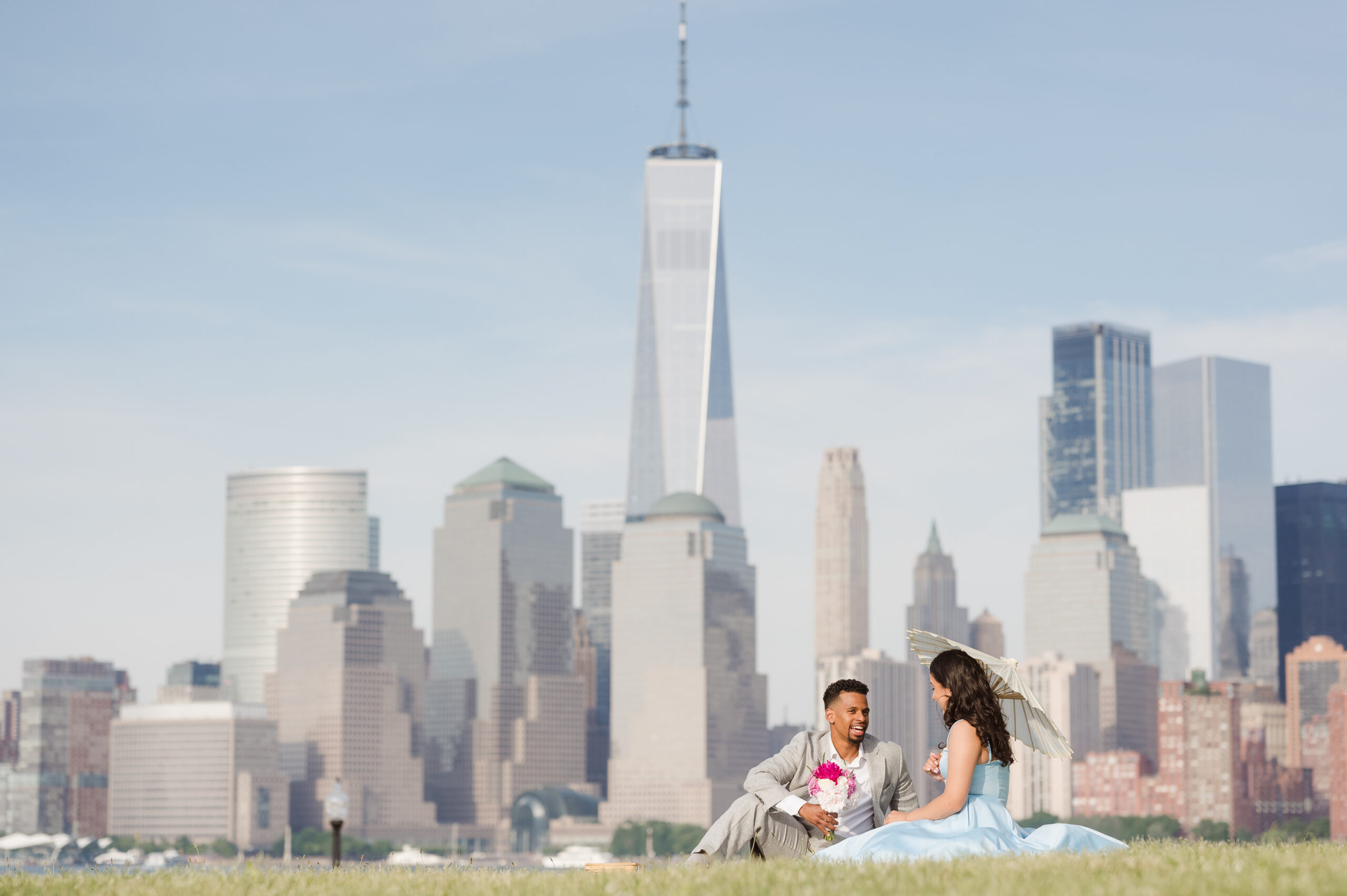 engagement-photos-with-picnic-at-liberty-state-park-nj